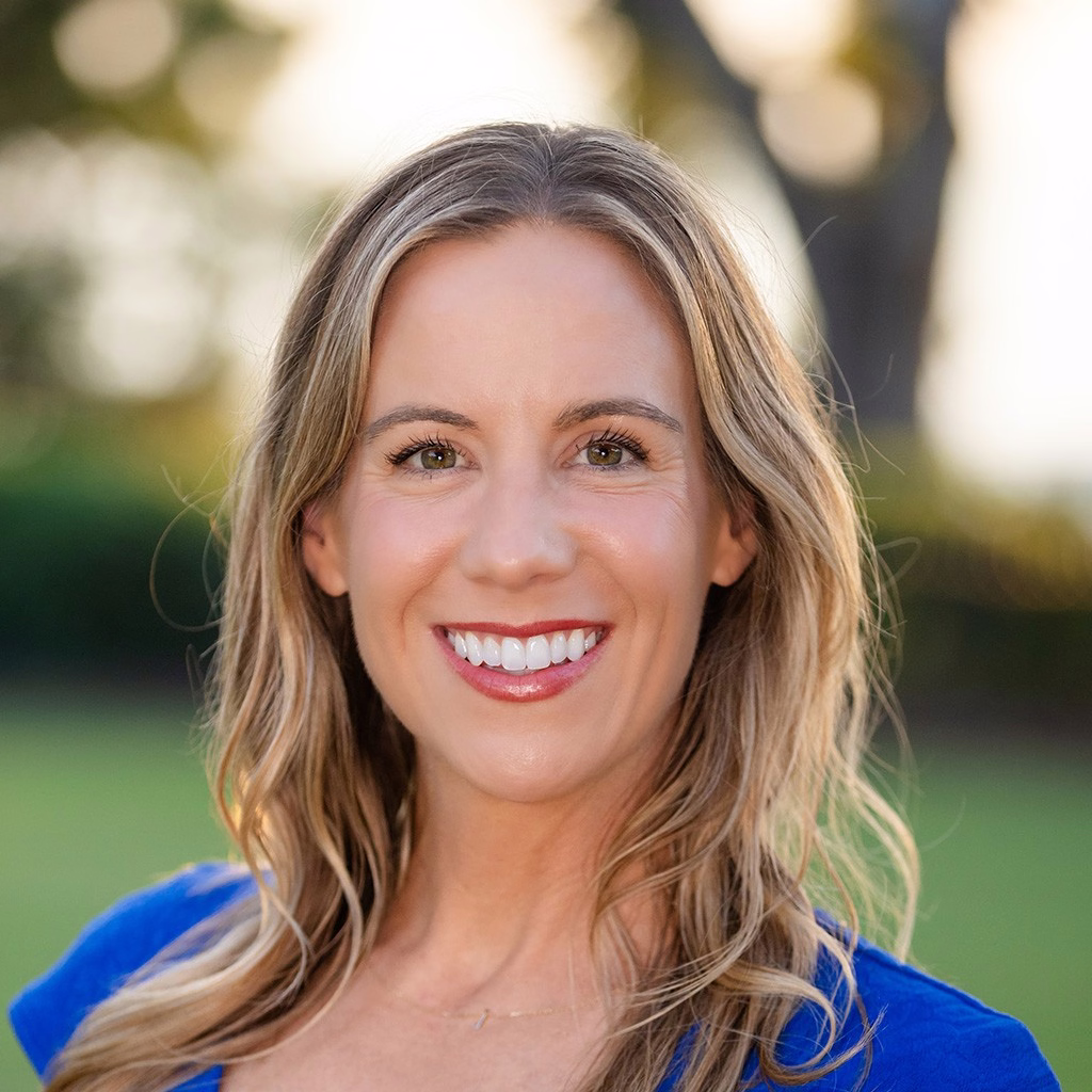 How to Look Natural in Your Photos: Confidence Tips from a Daphne Headshot Photographer